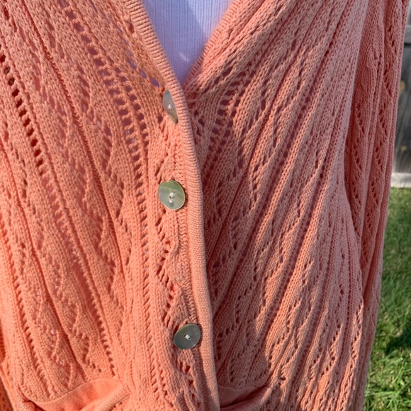 VINTAGE HANDMADE KNIT CARDIGAN WITH SCALLOPED NECKLINE. EXCELLENT CONDITION - Picture 11 of 14